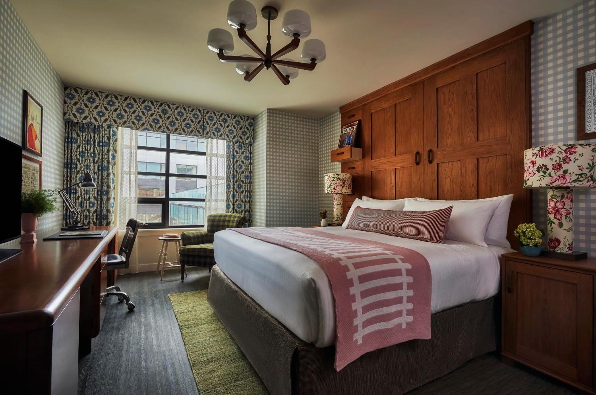 Graduate King Room